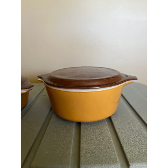 Vintage Pyrex Covered Casserole Dishes Bowls Tan Orange Gold with Brown Lid - Picture 3 of 11